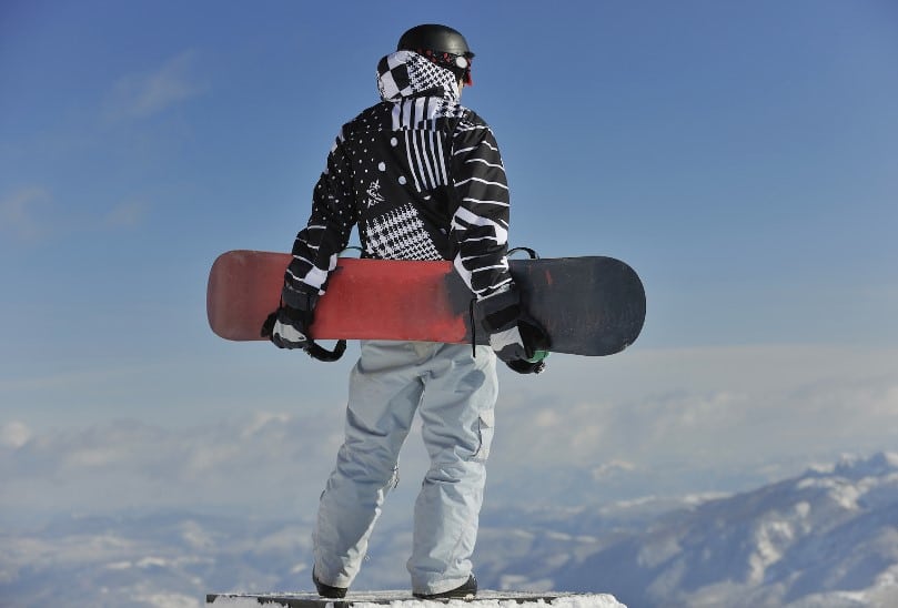 Что выбрать, горные лыжи или сноуборд: сноуборд переносить легче