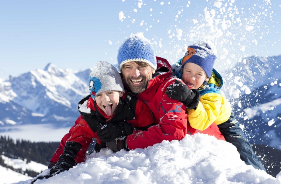 Зачем вставать на горные лыжи: занятие для всей семьи